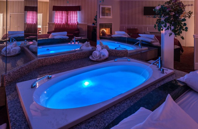 Inn of the Dove Romantic Suites with Jetted Tub & Fireplace