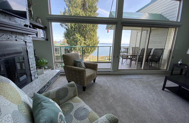 INN OF THE SEA- beautiful 2 bedroom condo, OCEANFRONT Heated Pool/Hot Tub/Dock