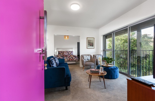 InnThePink-Brand new Apartment on Lake Edge