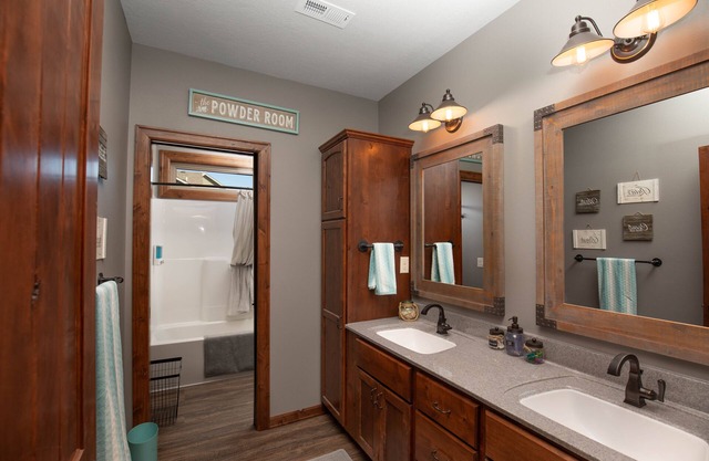Inspirational Ranch-SUPERBLY CLEAN with HOT TUB! Lower Unit w/2 walkout patios