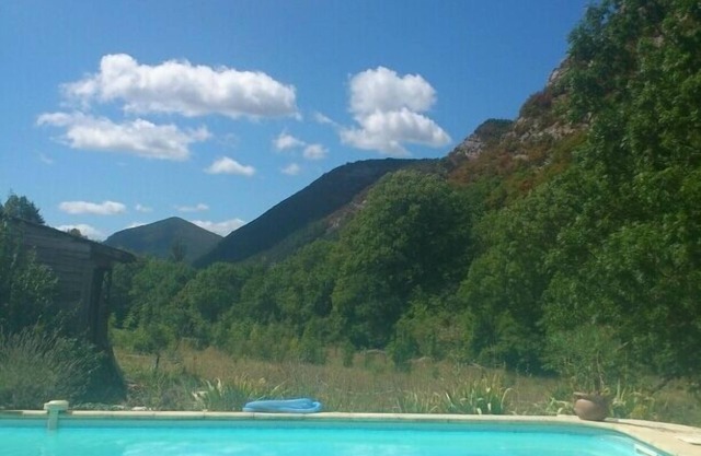 Into the wild: Charming house, surrounded by nature, large private pool.