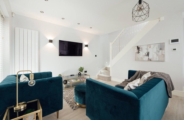 Inviting 2BR House in Dorking
