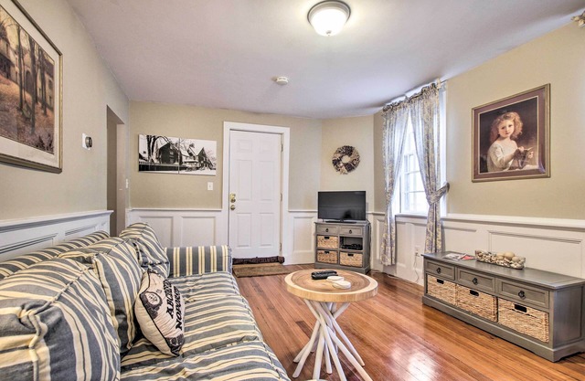 Inviting Salem Apartment Near Waterfront & Museums