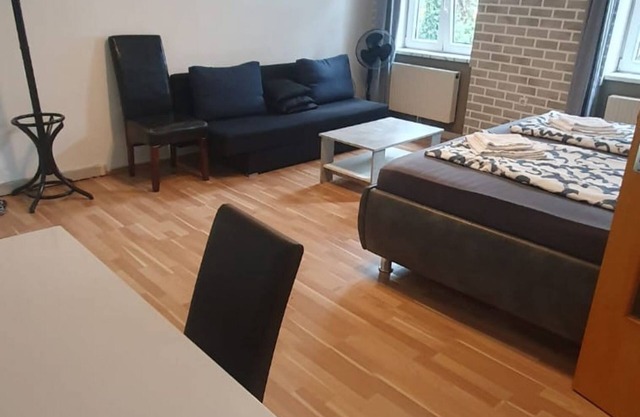 Inviting Simmering Apartment with 2 Bedrooms
