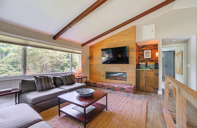 Inviting Vermont Home On Mount Ascutney!