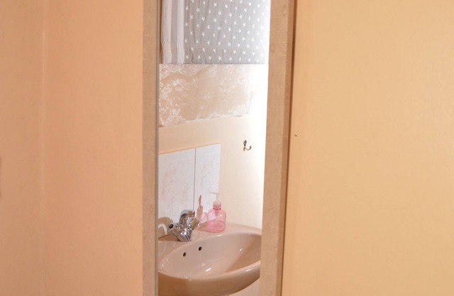Iqhayiya Guest House location
