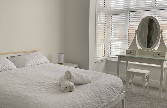 Iris home in Southsea, Portsmouth. 15 minute walk to the seafront!