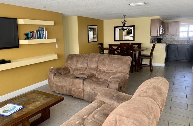 Island House Beach Resort 1