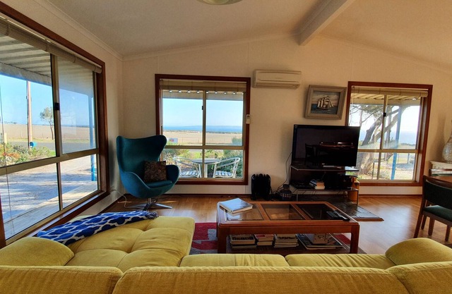 Island & Sea Views: Getaway Bungalow@ Cape Jervis