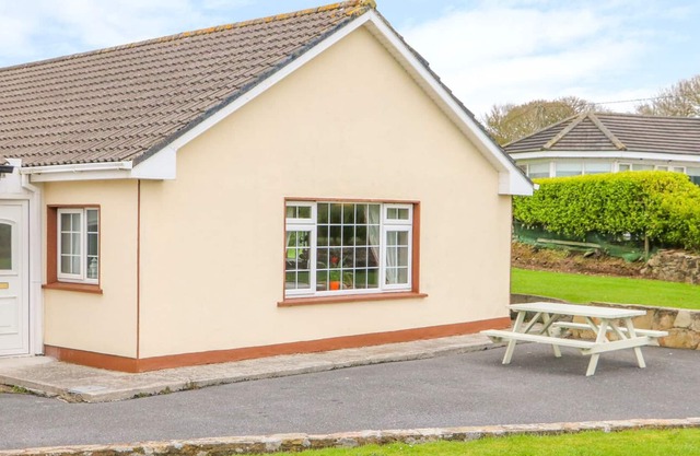 ISLAND VIEW, pet friendly, with a garden in Ardmore, County Waterford