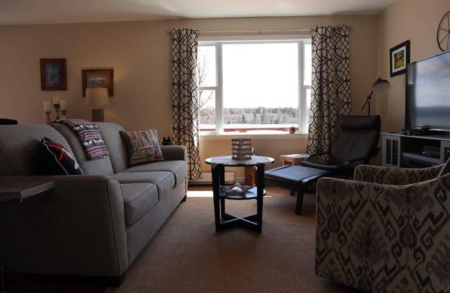 Islandview Cottage - a great escape and 25 minutes to downtown Sydney, NS.