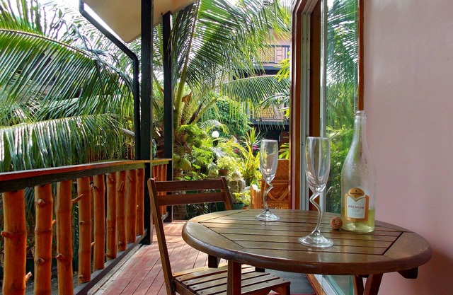 Islandview Holiday Villas, Poolside