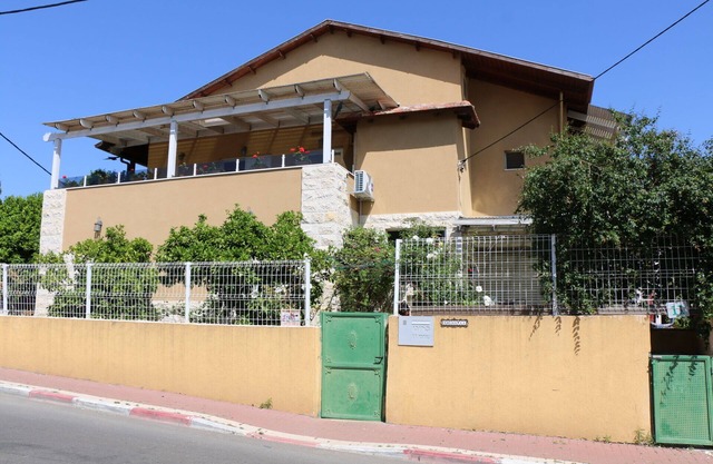 Israeli Home is an accommodation offering garden views.