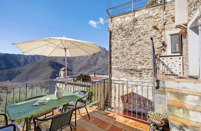 Apartment 'La Casa Della Lavanda' with Mountain View, Private Terrace and Wi-Fi
