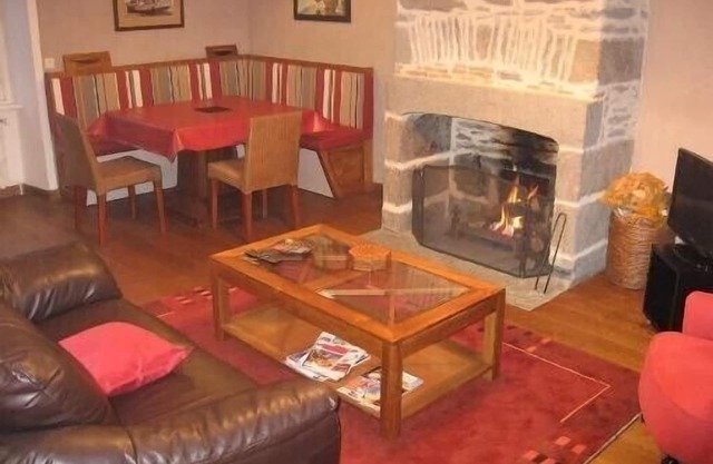 It is a privately-owned apartment in Saint Malo, facing the Bas Sablons beach.