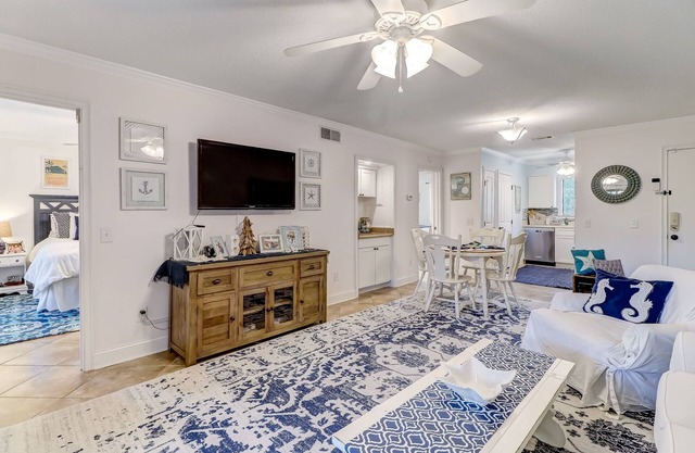 It's Island Time! Updated and Relaxing 2 Bed/2Bath Beach Getaway