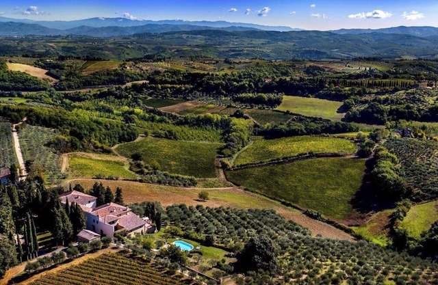 FABULOUS 8BR-8.5BA VILLA W PRIVATE HEATED POOL IN PRIME LOCATION NEAR FLORENCE!n