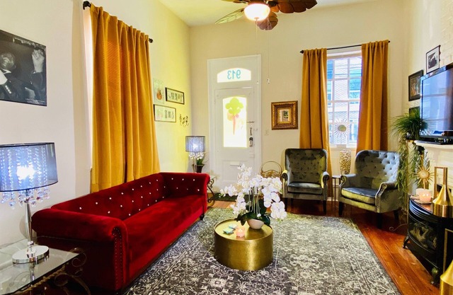 It’s about Location 1.4 miles French Quarter & 3 blks to Chartres St & MS River