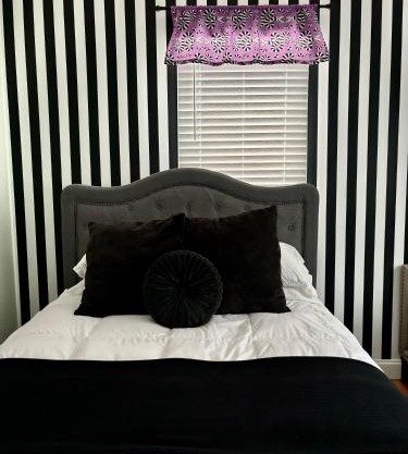 It’s Showtime-Book Lally’s House! Steps to Common!