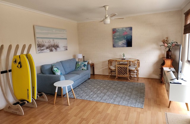 Jac's Pad - King Size Bed - 450m to beach