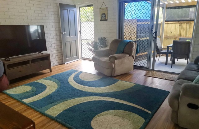 Jack's Shack - Burrum Heads - Relax, fish and swim