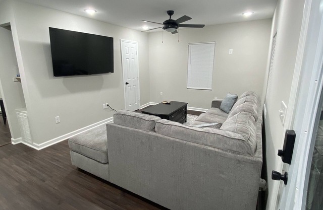 JackPotz BNB- Cozy Modern Bungalow, 5 min. to Two Kings and More!