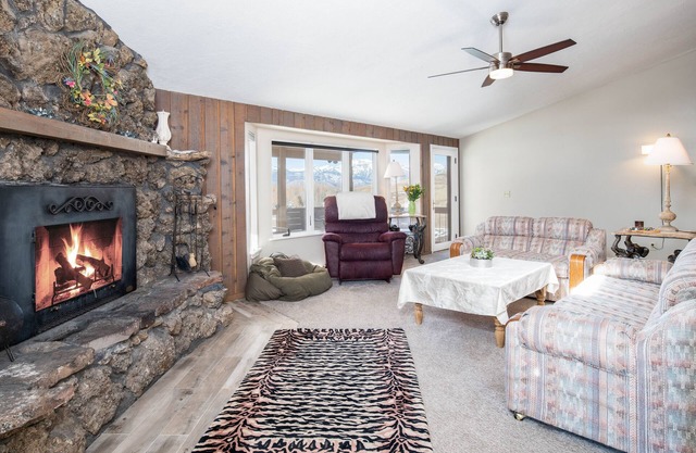 Jackson Hole 2 Bed 2 Bath plus office w/murphy bed and Great Views.