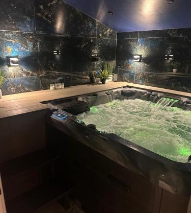 Jacuzzi Retreat in Watford