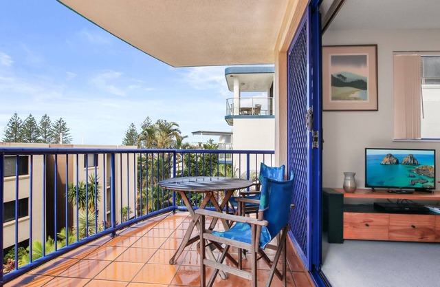 Jade Waters U4/ Latona Ave