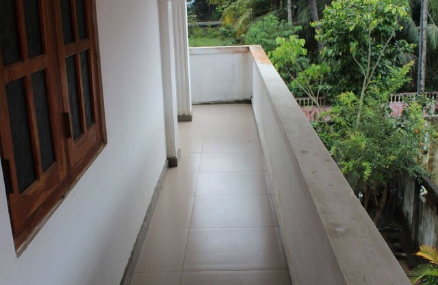 Jaffna Travel & Guest Inn: 2 AC Bedroom first floor AC house with free parkingnn