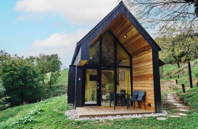 Jarica, modern cottage on Tri Vile estate with an amazing view