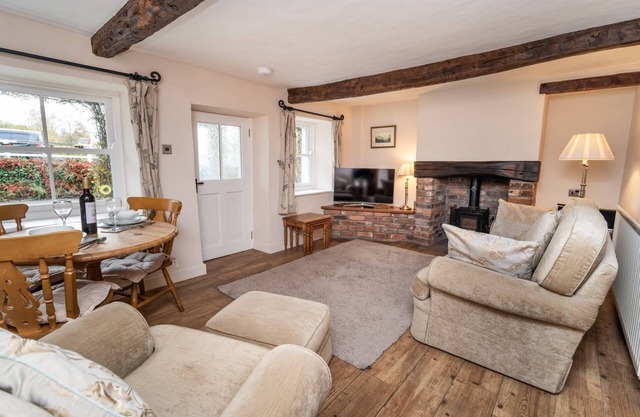 Jasmine Cottage - a cottage that sleeps 2 guests in 1 bedroom