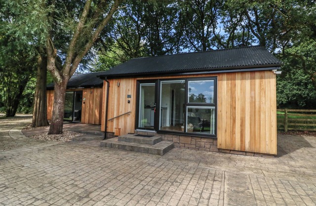 JASMINE, romantic, with hot tub in Barnstaple