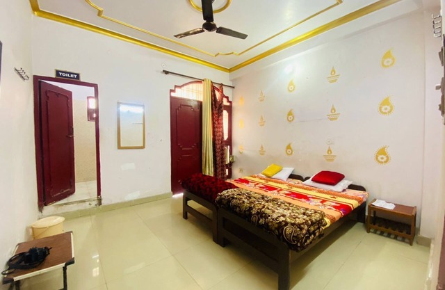 JC Guest housenIt is located in Lucknow. there are many facility are available.