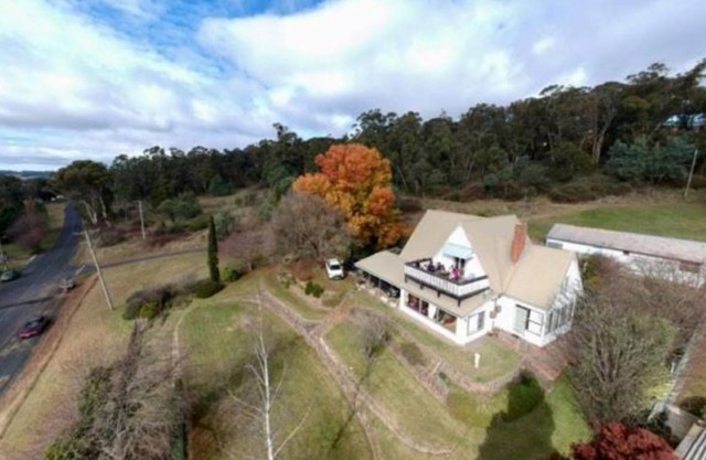 Jenolan Street Chalet-Ideal for large groups | Near Bathurst Races & Town Centre