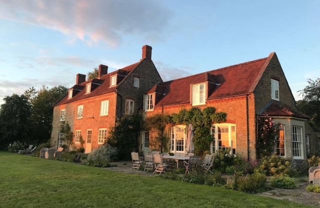 JOIVY Luxurious 8-bed farmhouse in Somerset countryside