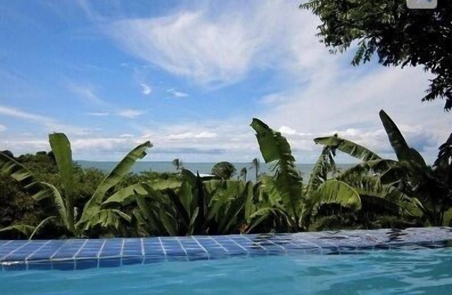 'JOJO's HIDEAWAY' BEAUTIFUL BEACH BUNGALOW w/INFINITY POOL, OCT 2021 UPGRADES!