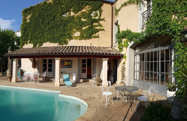 Joli Appartement en Bord de Piscine, Dans un Domaine Clos et Paisible