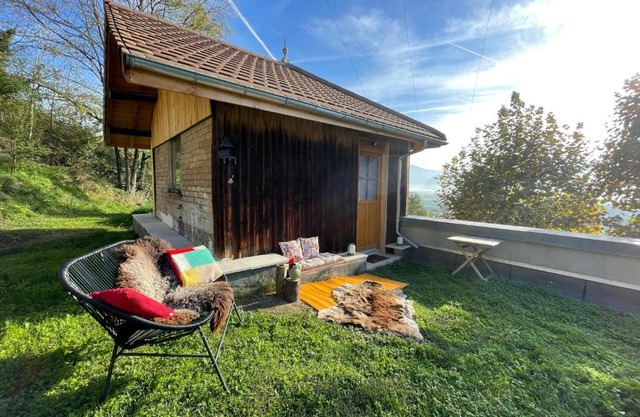 Jolie cabane avec jacuzzi pour les amoureux de la nature