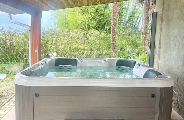 Jolie Maison à la Campagne Avec Piscine et spa
