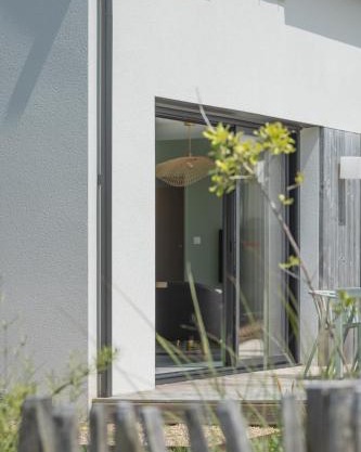 Jolie Maison avec piscine intérieure à 5 minutes des plages
