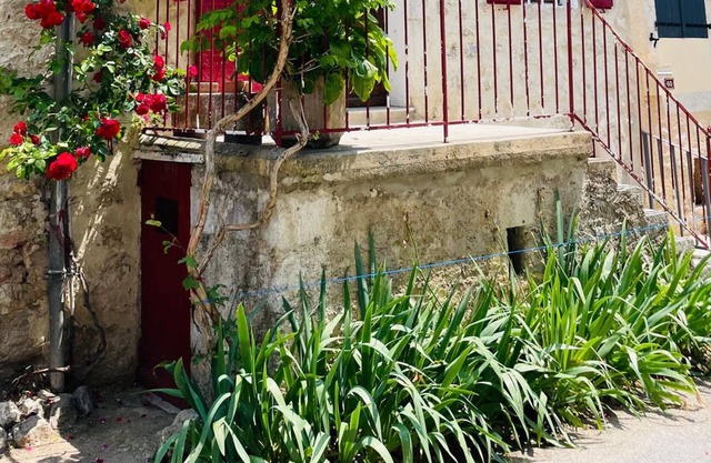 Jolie Maison de Village Spacieuse, Avec vue sur les Baronnies
