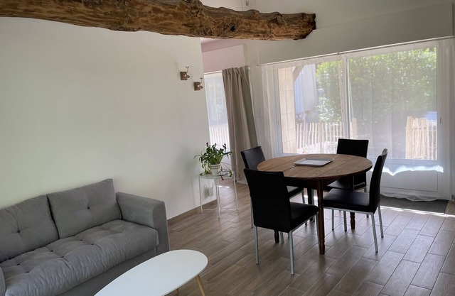 Jolie Maison Lumineuse et Pleine de Charme