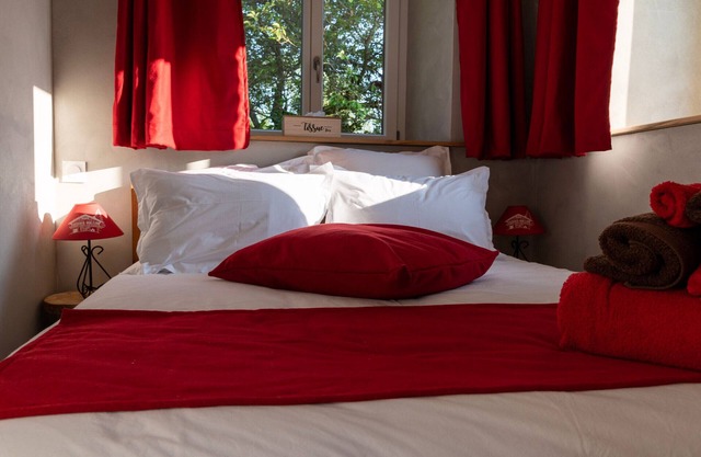 Jonquille Room with private entrance and pets allowed