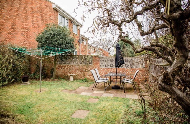 Jowitt Avenue | Detached House | Parking & Garden | eco-Short Term Let by SILVA