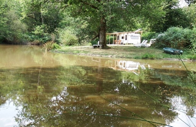 Jungle Lake & Caravan set in 80 acres