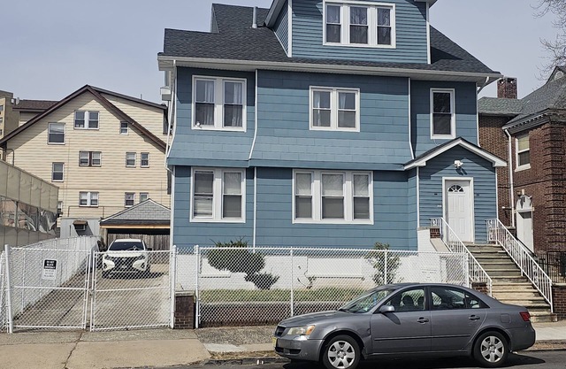 Judees' Comfort 2nSpacious 2-bedroom apartment available in charming Newark, NJ.