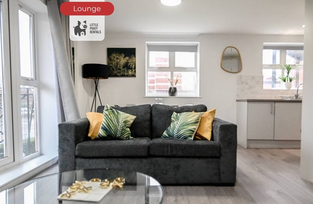 Jungle King Suite with Parking