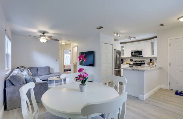 Jupiter Townhome w/Patio & Yard ~ 6 Mi to Beach!
