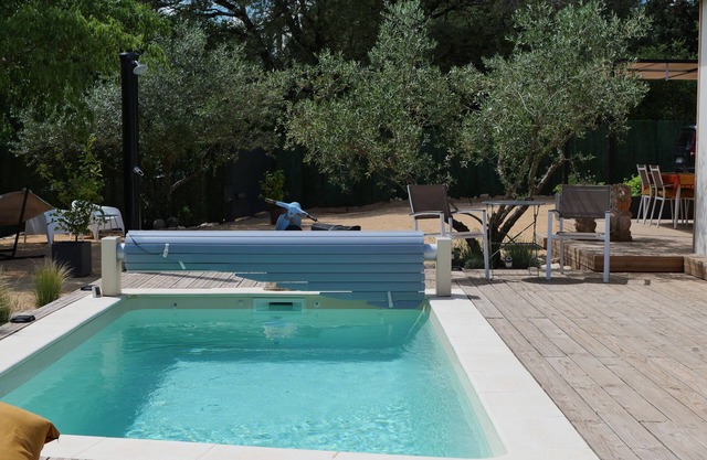 Just 10 km from Uzès, modern villa with swimming pool